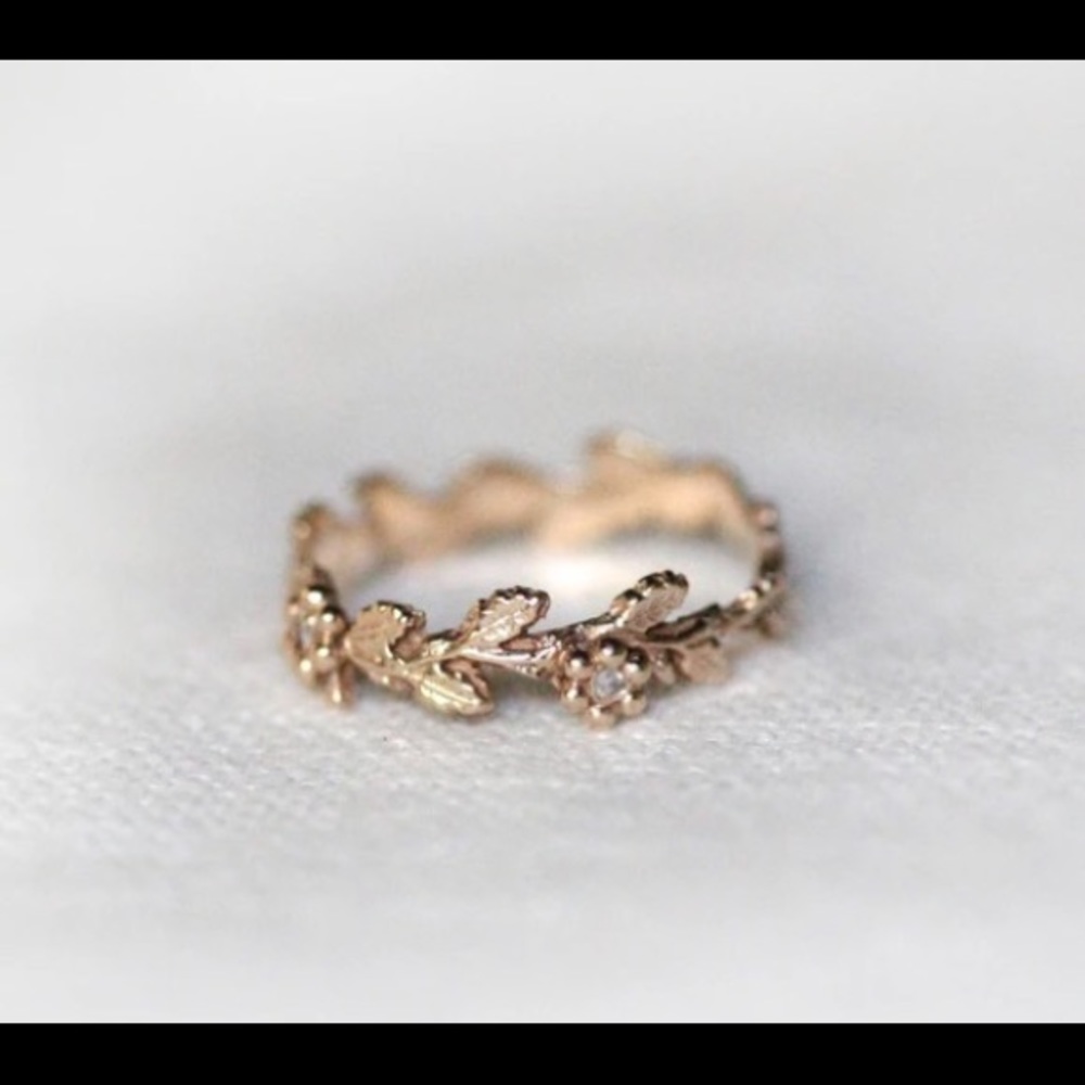 Floral Branch Unique Diamond Leaf Gold Ring
Size 5.25